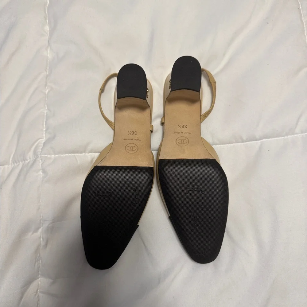 CHANEL Two-Tone Beige and Black Slingback Heels